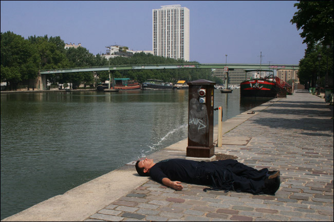 La mort par l'ennui sur le quai